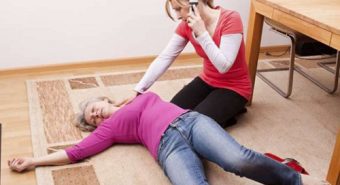 Cách sơ cứu tai biến mạch máu não giúp giảm di chứng