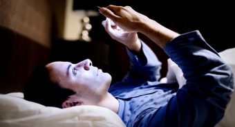 Smartphone có phải là tác nhân gây ung thư mắt?