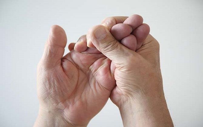 Biểu hiện của bệnh u não thùy đỉnh có thể thấy ở việc mất cảm giác