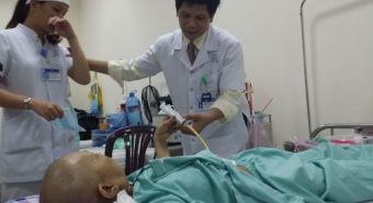 Chăm sóc bệnh nhân bị ung thư bằng các cách nào?