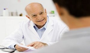 Bác sĩ tư vấn cách phòng bệnh trĩ cho người làm văn phòng