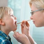 Giải đáp thắc mắc viêm họng hạt có lây không để phòng tránh