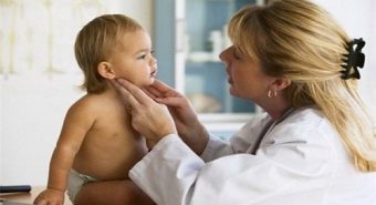 Làm cách nào để phát hiện sớm bệnh ung thư võng mạc ở trẻ?