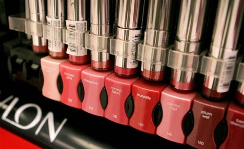 Chất gây ung thư được phát hiện trong mỹ phẩm Revlon