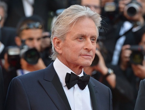 trong 6 tháng, Michael Douglas đã phải chống chọi với ung thư vòm họng