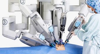 Phẫu thuật, cứu sống người bệnh ung thư trực tràng bằng robot