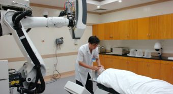Ứng dụng kỹ thuật bức xạ ion hóa trong điều trị ung thư