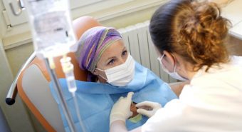 Tâm sự của những bệnh nhân điều trị ung thư không dám để lộ mái đầu sau hóa trị