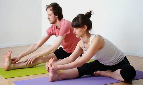 Người bệnh ung thư nên tập yoga để giảm stress
