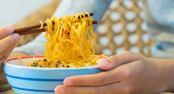 Nguyên nhân gây ung thư dạ dày do thường xuyên ăn mỳ tôm